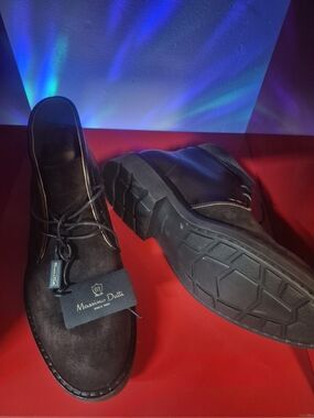 Massimo Dutti Men’s Black Suede Chukka Boots